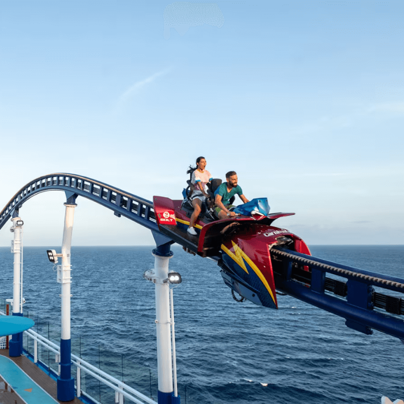 compagnia crociera Carnival con passeggeri a bordo