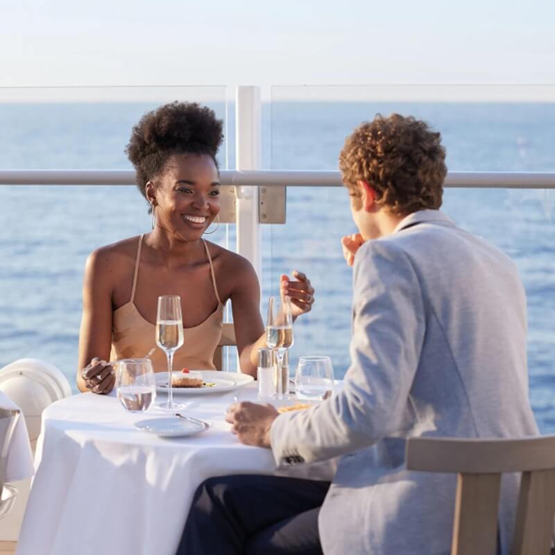 passeggeri a bordo della compagnia costa crociere