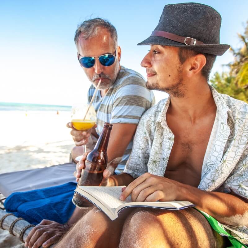 coppia gay in vacanza in crociera