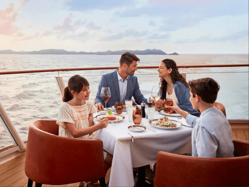 Norwegian cruise line famiglia a bordo a cena